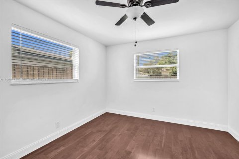 Villa ou maison à louer à Hollywood, Floride: 2 chambres, 115.38 m2 № 1921119 - photo 23