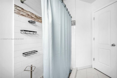 Villa ou maison à louer à Hollywood, Floride: 2 chambres, 115.38 m2 № 1921119 - photo 26