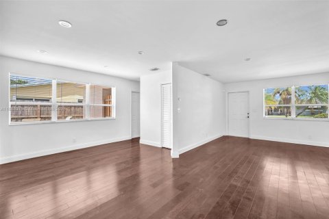 Villa ou maison à louer à Hollywood, Floride: 2 chambres, 115.38 m2 № 1921119 - photo 19