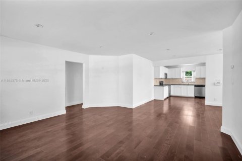 Villa ou maison à louer à Hollywood, Floride: 2 chambres, 115.38 m2 № 1921119 - photo 9