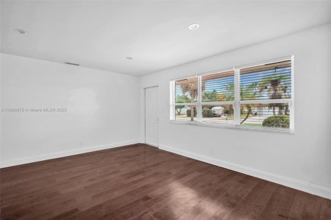 Villa ou maison à louer à Hollywood, Floride: 2 chambres, 115.38 m2 № 1921119 - photo 11