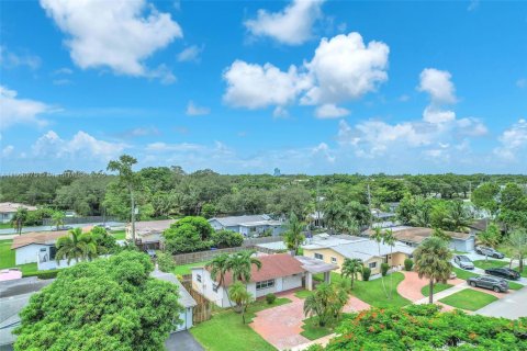 Villa ou maison à louer à Hollywood, Floride: 2 chambres, 115.38 m2 № 1921119 - photo 2