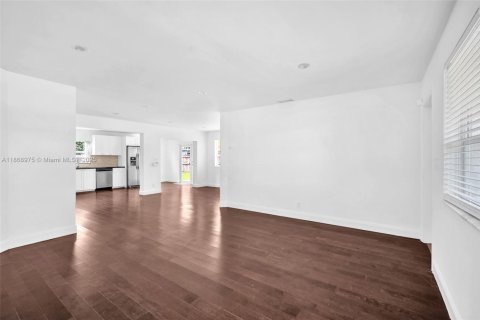 Villa ou maison à louer à Hollywood, Floride: 2 chambres, 115.38 m2 № 1921119 - photo 10