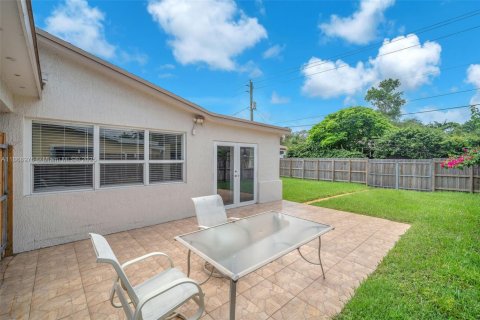 Villa ou maison à louer à Hollywood, Floride: 2 chambres, 115.38 m2 № 1921119 - photo 6