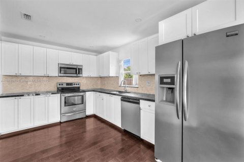 Villa ou maison à louer à Hollywood, Floride: 2 chambres, 115.38 m2 № 1921119 - photo 28