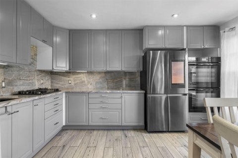 Condo in Miami Beach, Florida, 3 bedrooms  № 1944815 - photo 4