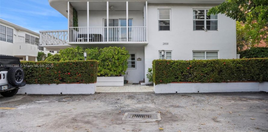 Condo in Miami Beach, Florida, 3 bedrooms  № 1944815