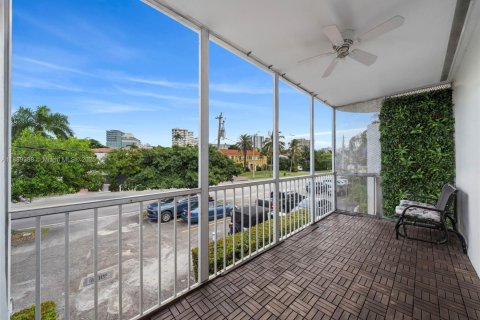 Condo in Miami Beach, Florida, 3 bedrooms  № 1944815 - photo 2