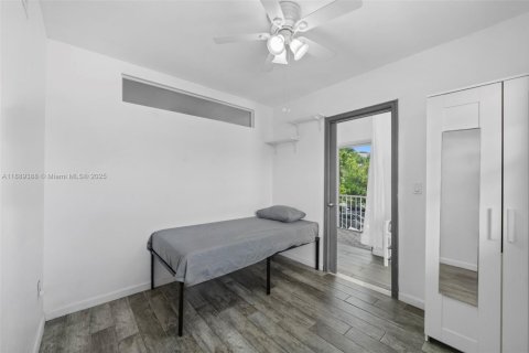 Condo in Miami Beach, Florida, 3 bedrooms  № 1944815 - photo 13