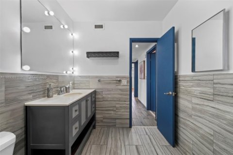 Condo in Miami Beach, Florida, 3 bedrooms  № 1944815 - photo 15