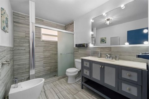 Condo in Miami Beach, Florida, 3 bedrooms  № 1944815 - photo 14