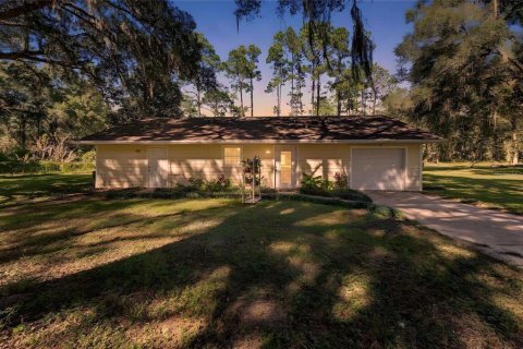 House in Archer, Florida 2 bedrooms, 124.86 sq.m. № 2429265