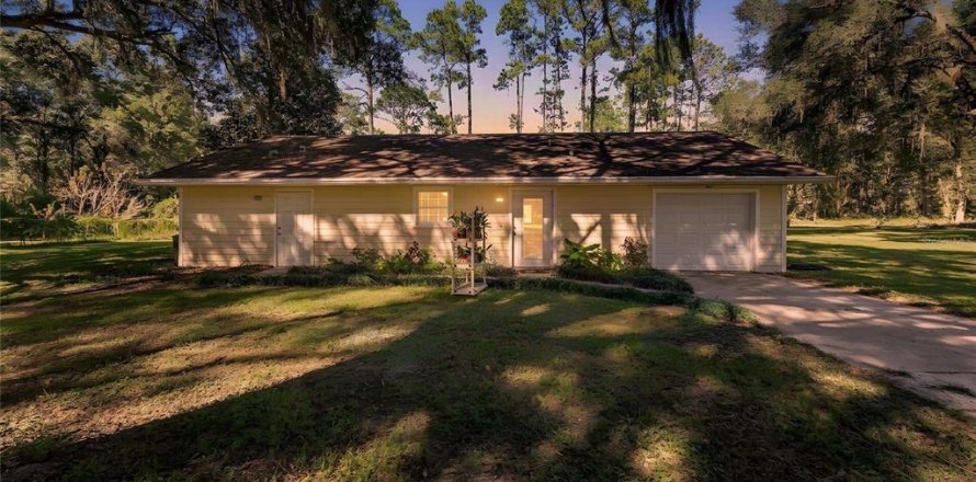 House in Archer, Florida 2 bedrooms, 124.86 sq.m. № 2429265