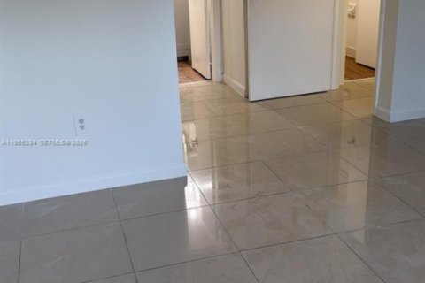 Condo in Miami, Florida, 2 bedrooms № 2010173 - photo 7