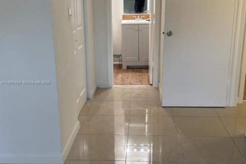 Condo in Miami, Florida, 2 bedrooms № 2010173 - photo 8