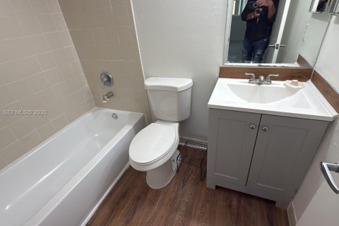 Condo in Miami, Florida, 2 bedrooms № 2010173 - photo 11