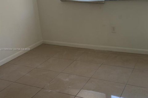 Condo in Miami, Florida, 2 bedrooms № 2010173 - photo 4