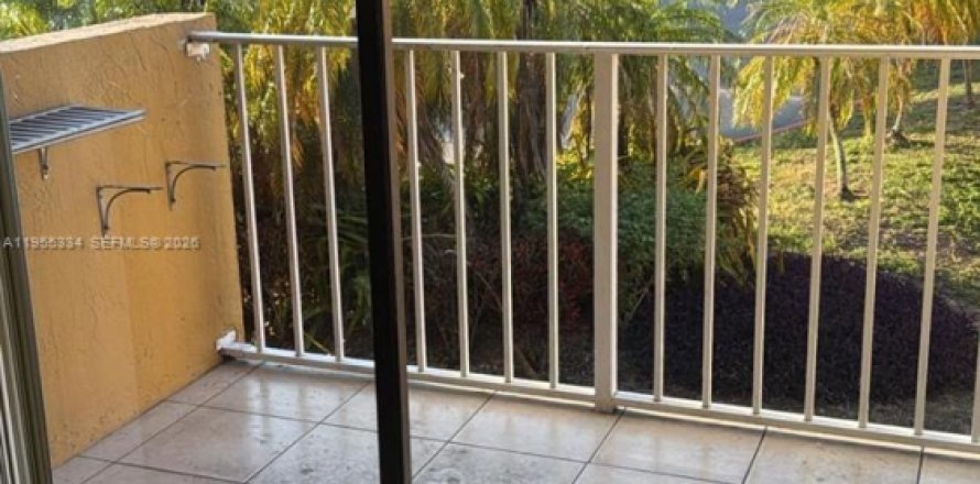 Condo in Miami, Florida, 2 bedrooms № 2010173