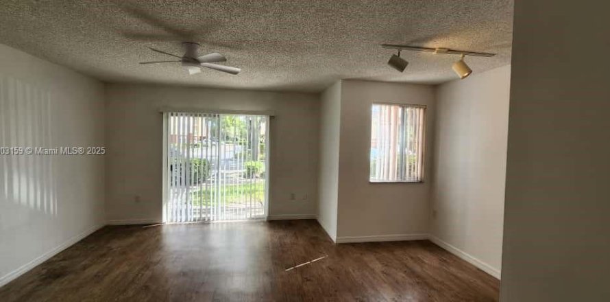 Condominio en West Palm Beach, Florida, 1 dormitorio  № 1954360