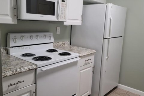 Купить кондоминиум в Майами, Флорида 2 спальни, 71.53м2, № 1995109 - фото 5