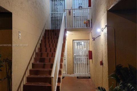 Кондоминиум с 2 спальнями в Майами, Флорида № 1995109