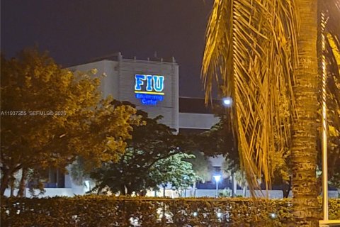 Купить кондоминиум в Майами, Флорида 2 спальни, 71.53м2, № 1995109 - фото 3