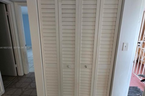 Купить кондоминиум в Майами, Флорида 2 спальни, 71.53м2, № 1995109 - фото 25