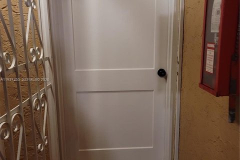 Купить кондоминиум в Майами, Флорида 2 спальни, 71.53м2, № 1995109 - фото 4