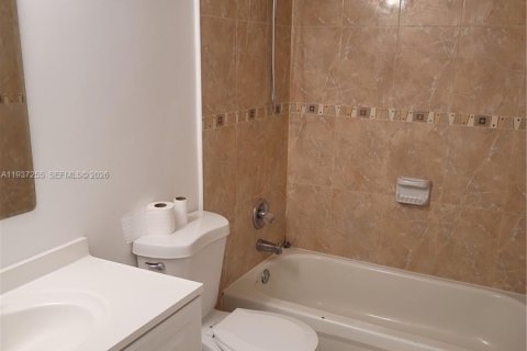 Купить кондоминиум в Майами, Флорида 2 спальни, 71.53м2, № 1995109 - фото 12