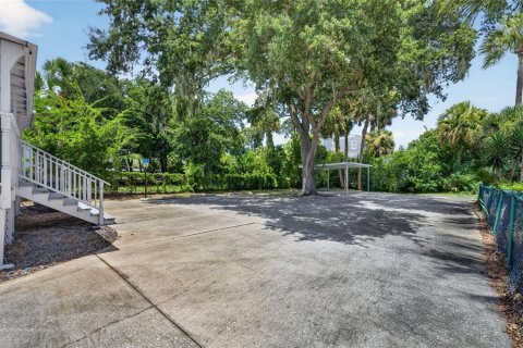 Commercial property in Daytona Beach, Florida 158.68 sq.m. № 2302520 - photo 18