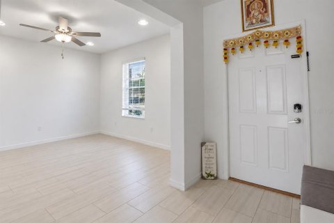 Casa en venta en Land O' Lakes, Florida, 5 dormitorios, 269.04 m2 № 2385705 - foto 4