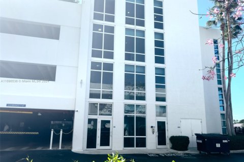 Купить кондоминиум в Халландейл-Бич, Флорида 2 спальни, 103.31м2, № 1957795 - фото 29