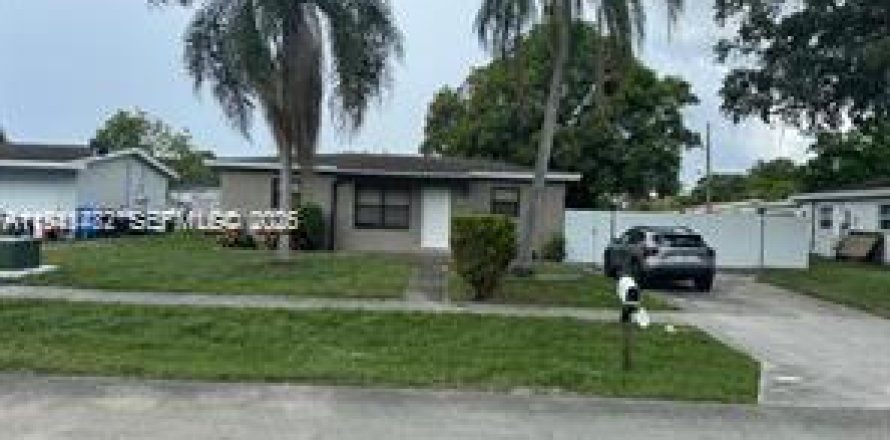Casa en West Park, Florida 3 dormitorios, 116.31 m2 № 1998425