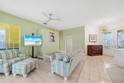 Villa ou maison à vendre à Punta Gorda, Floride: 5 chambres, 361.39 m2 № 1567776 - photo 11