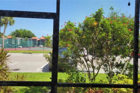 Condo in Sarasota, Florida, 1 bedroom  № 1806935 - photo 2