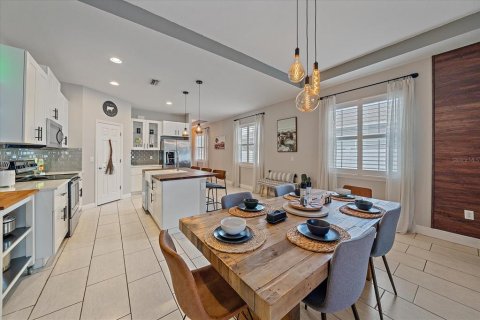 House in Sarasota, Florida 3 bedrooms, 162.76 sq.m. № 1734988 - photo 13
