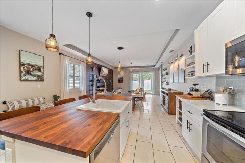 House in Sarasota, Florida 3 bedrooms, 162.76 sq.m. № 1734988 - photo 9
