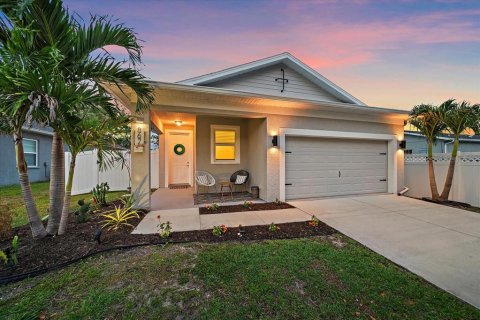 House in Sarasota, Florida 3 bedrooms, 162.76 sq.m. № 1734988 - photo 1