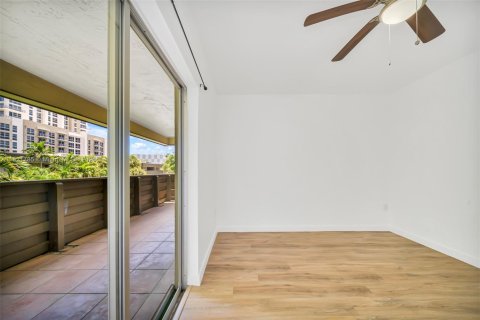 Condo in Miami, Florida, 2 bedrooms  № 1787097 - photo 16