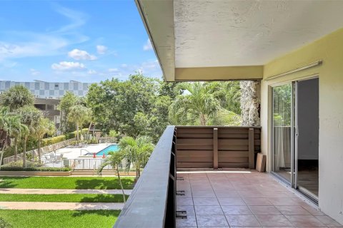 Condo in Miami, Florida, 2 bedrooms  № 1787097 - photo 13
