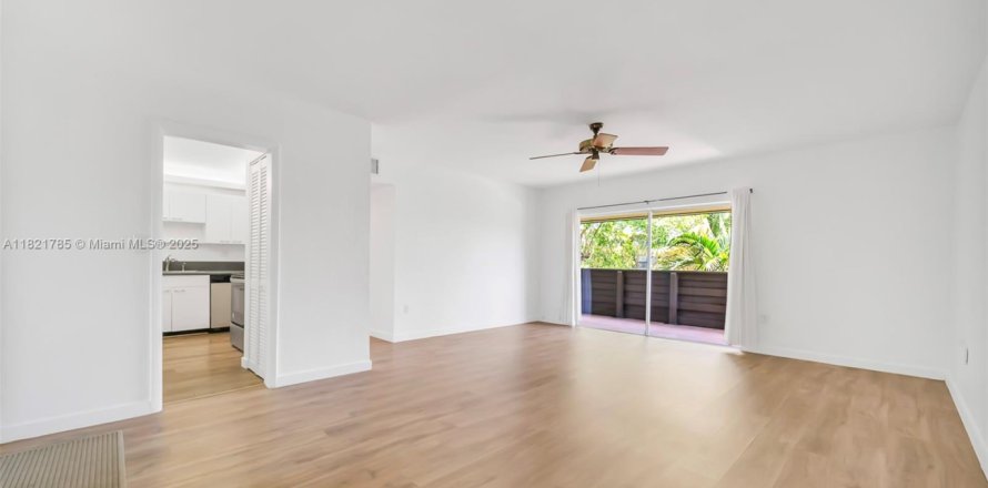 Condo in Miami, Florida, 2 bedrooms  № 1787097