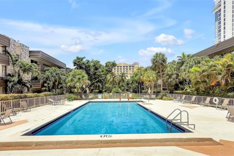 Condo in Miami, Florida, 2 bedrooms  № 1787097 - photo 27
