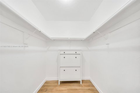 Condo in Miami, Florida, 2 bedrooms  № 1787097 - photo 23