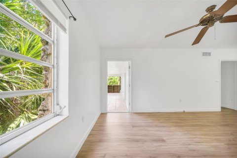 Condo in Miami, Florida, 2 bedrooms  № 1787097 - photo 22