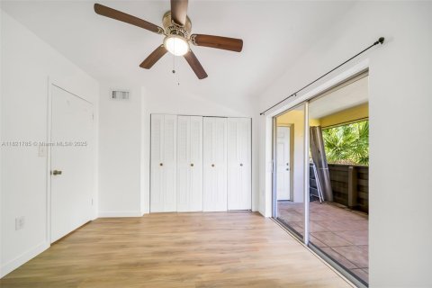 Condo in Miami, Florida, 2 bedrooms  № 1787097 - photo 17