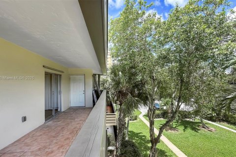 Condo in Miami, Florida, 2 bedrooms  № 1787097 - photo 12