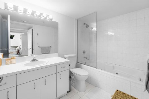 Copropriété à vendre à Miami Beach, Floride: 1 chambre, 69.68 m2 № 1945971 - photo 12
