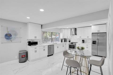 Villa ou maison à vendre à Deerfield Beach, Floride: 6 chambres, 282.05 m2 № 2011015 - photo 6