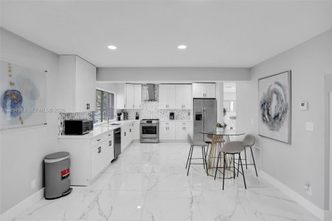 Villa ou maison à vendre à Deerfield Beach, Floride: 6 chambres, 282.05 m2 № 2011015 - photo 7