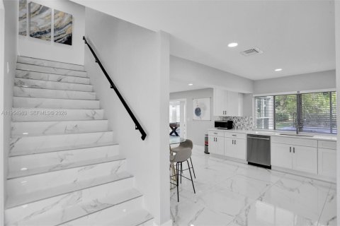 Villa ou maison à vendre à Deerfield Beach, Floride: 6 chambres, 282.05 m2 № 2011015 - photo 3